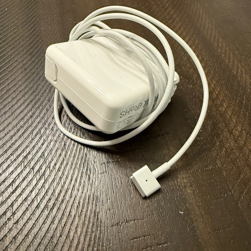 MAC power adapter with cable